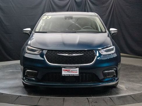 Used 2023 Chrysler Pacifica Limited FWD image 4