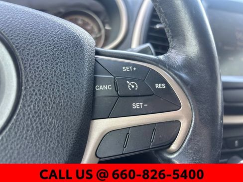 Used 2016 Jeep Cherokee Limited w/ Luxury Group AWD/4WD image 12