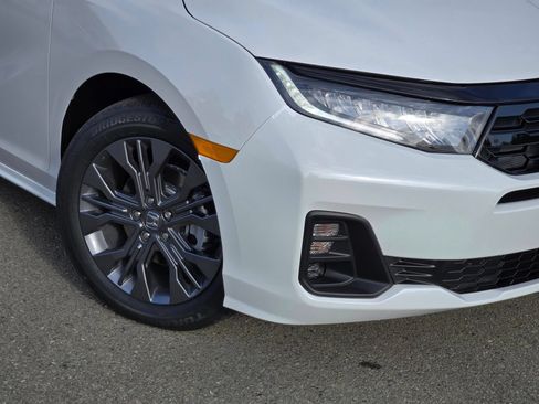 New 2026 Honda Odyssey Touring image 9