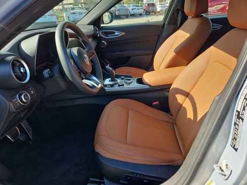 New 2024 Alfa Romeo Giulia Ti image 8