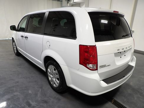 Used 2019 Dodge Grand Caravan SE w/ UConnect Hands-Free Group FWD image 6