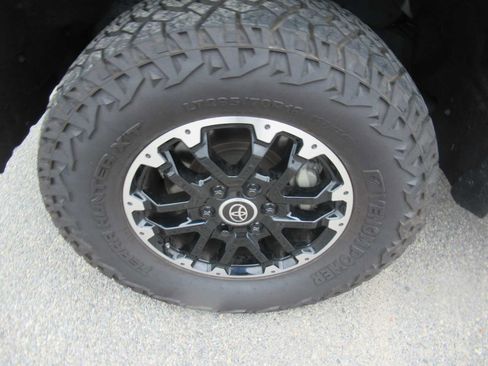 Used 2022 Toyota Tundra SR5 w/ TRD Off-Road Premium Package AWD/4WD image 10