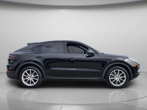Used 2022 Porsche Cayenne Coupe w/ Premium Package AWD/4WD image 4