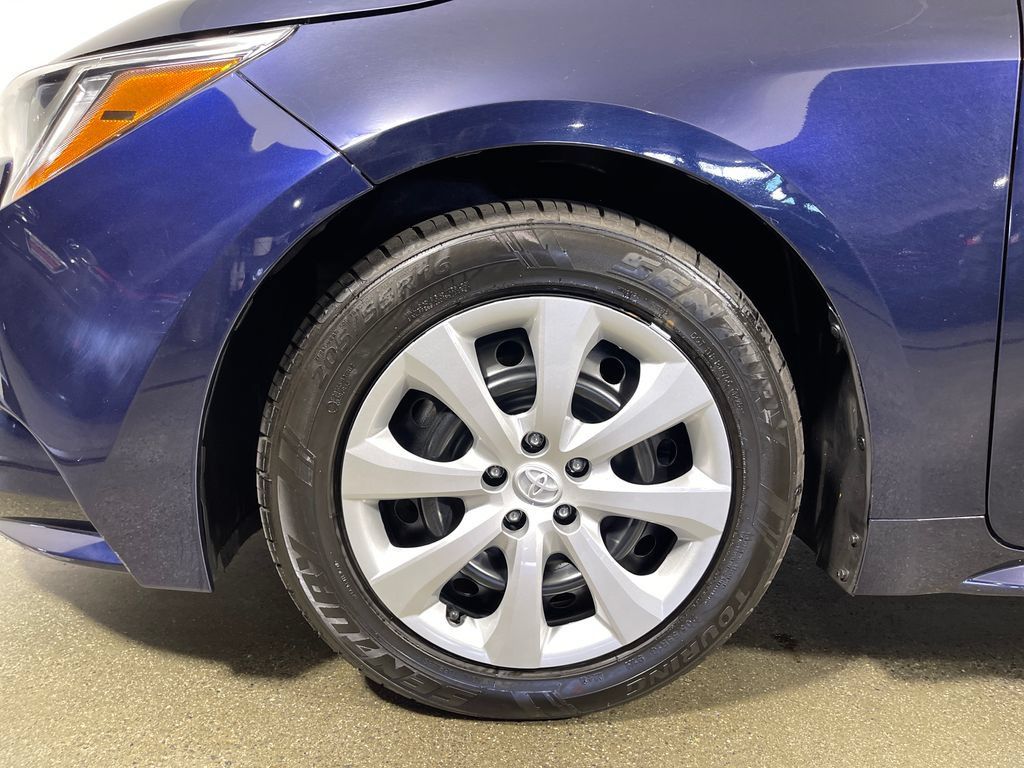 Used 2024 Toyota Corolla LE FWD image 11