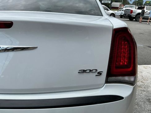Used 2019 Chrysler 300 S RWD image 6