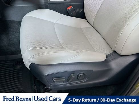 Used 2025 Toyota Tacoma Limited AWD/4WD image 26