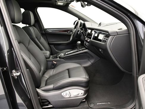 Certified 2025 Porsche Macan Turbo image 49