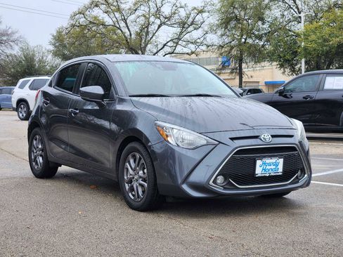 Used 2020 Toyota Yaris LE image 3