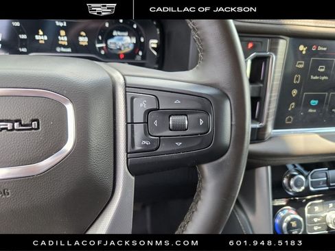 Used 2023 GMC Yukon XL Denali AWD/4WD image 22