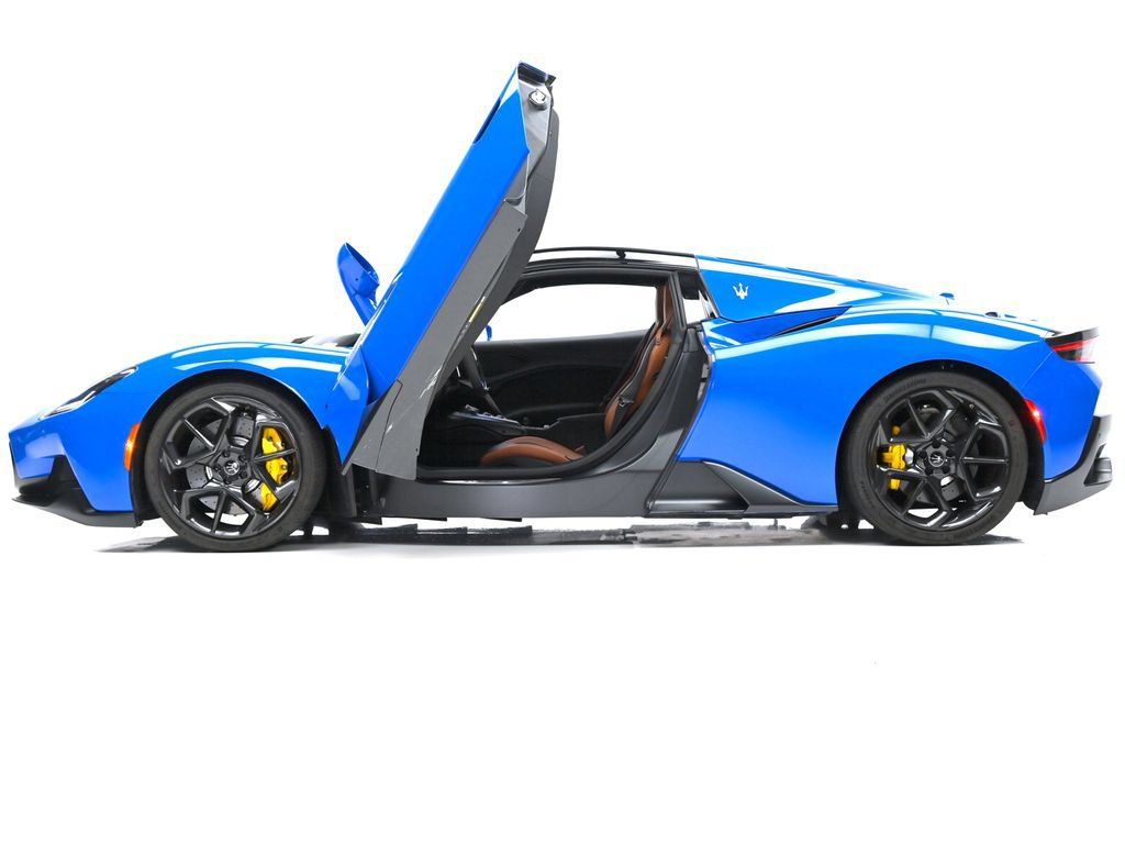 Used 2023 Maserati MC20 Spyder RWD image 32