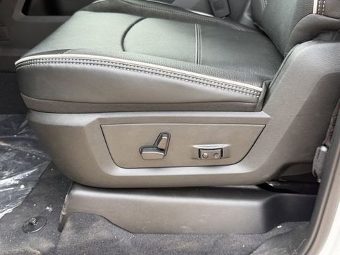 New 2026 RAM 2500 Laramie AWD/4WD image 13
