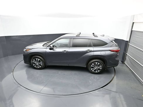 Used 2023 Toyota Highlander XLE AWD/4WD image 43