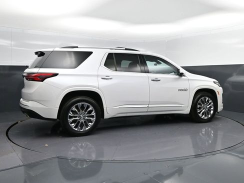 Used 2023 Chevrolet Traverse High Country image 8