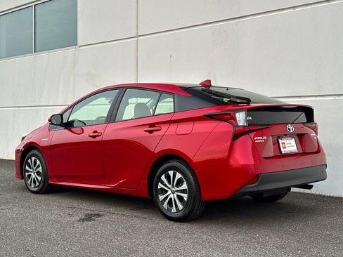 Certified 2019 Toyota Prius XLE AWD/4WD image 4