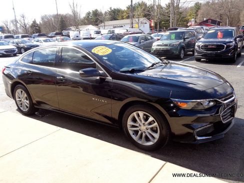 Used 2017 Chevrolet Malibu LT FWD image 2