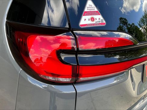 Used 2025 Chrysler Pacifica Select FWD image 21