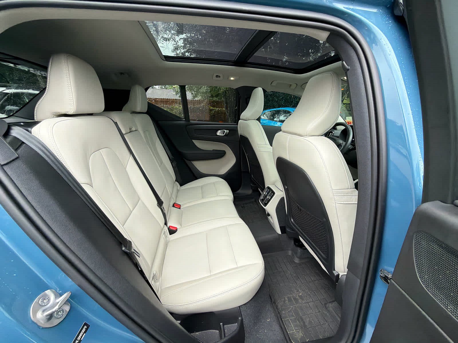 Certified 2024 Volvo XC40 B5 Ultimate w/ Protection Package Premier AWD/4WD image 22