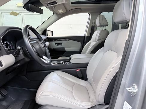 Used 2023 Honda Pilot Touring image 16