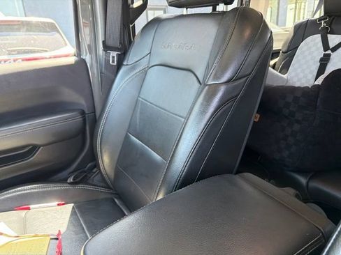 Used 2022 Jeep Wrangler Unlimited Sahara w/ Cold Weather Group AWD/4WD image 12
