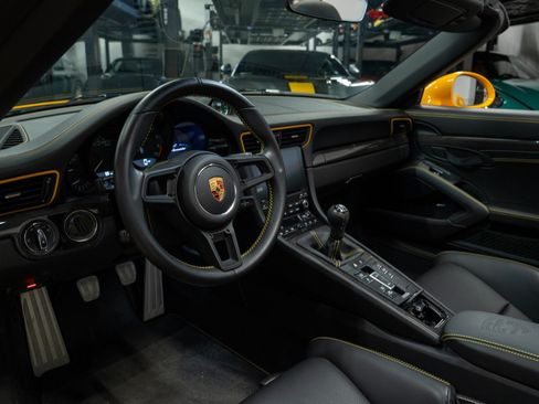 Used 2019 Porsche 911 Speedster RWD image 12