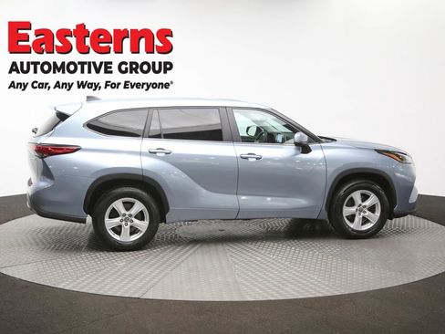 Used 2023 Toyota Highlander LE image 44