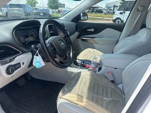 Used 2021 Jeep Cherokee Latitude Lux w/ Comfort/Convenience Group FWD image 7