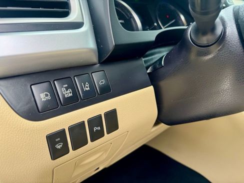 Used 2015 Toyota Highlander Limited w/ Driver Technology Package image 28