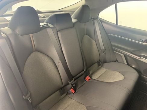 Used 2020 Toyota Camry LE image 28