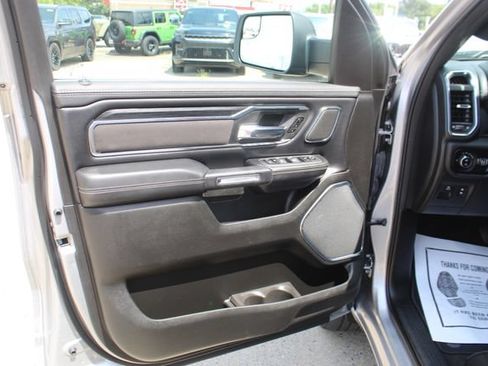 Used 2024 RAM 1500 Laramie AWD/4WD image 11