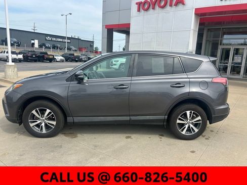 Used 2018 Toyota RAV4 XLE AWD/4WD image 10