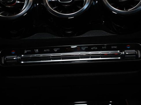 Used 2023 Mercedes-Benz GLB 250 4MATIC image 32