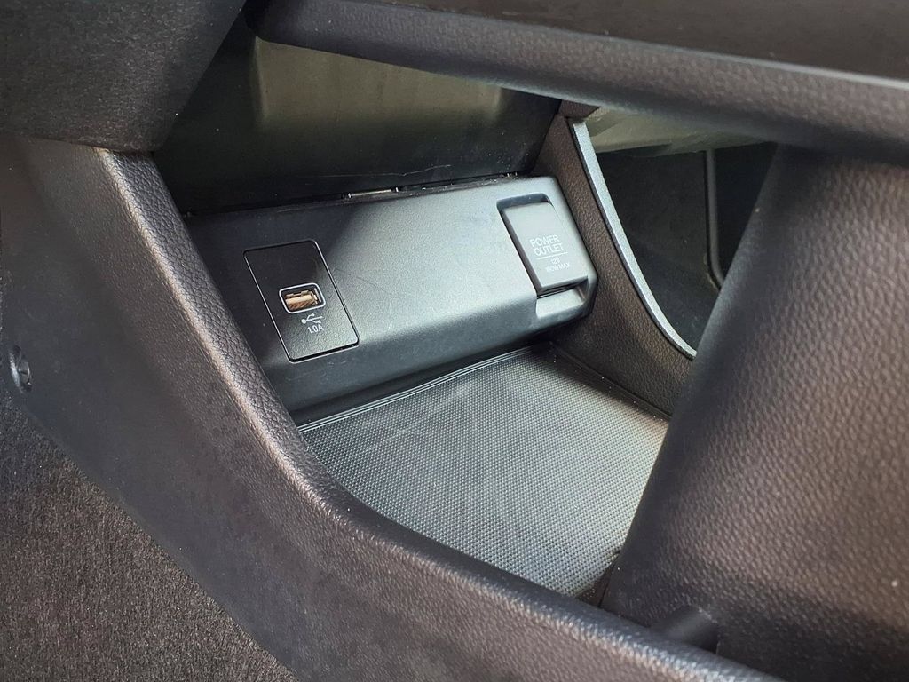 Used 2022 Honda HR-V LX image 25