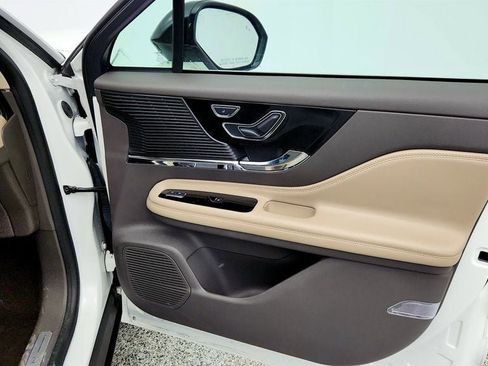 Used 2022 Lincoln Corsair AWD w/ Equipment Group 101A image 23