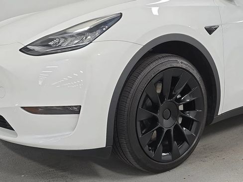 Used 2023 Tesla Model Y Long Range AWD/4WD image 10