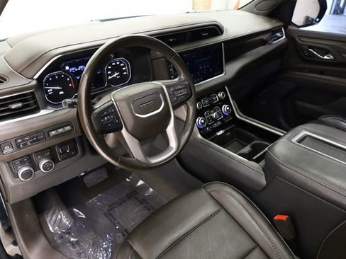 Used 2021 GMC Yukon Denali w/ Denali Premium Package image 12