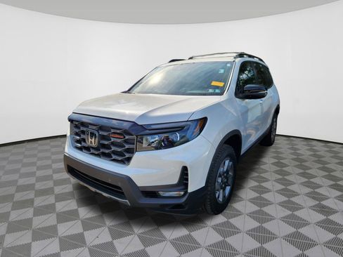 Used 2023 Honda Passport TrailSport image 2