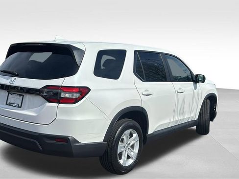 Used 2023 Honda Pilot LX image 7