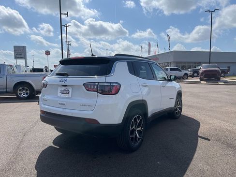 Used 2025 Jeep Compass Limited AWD/4WD image 7