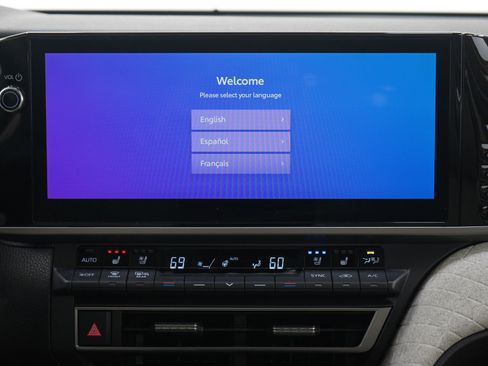 Used 2025 Toyota Camry XLE image 15