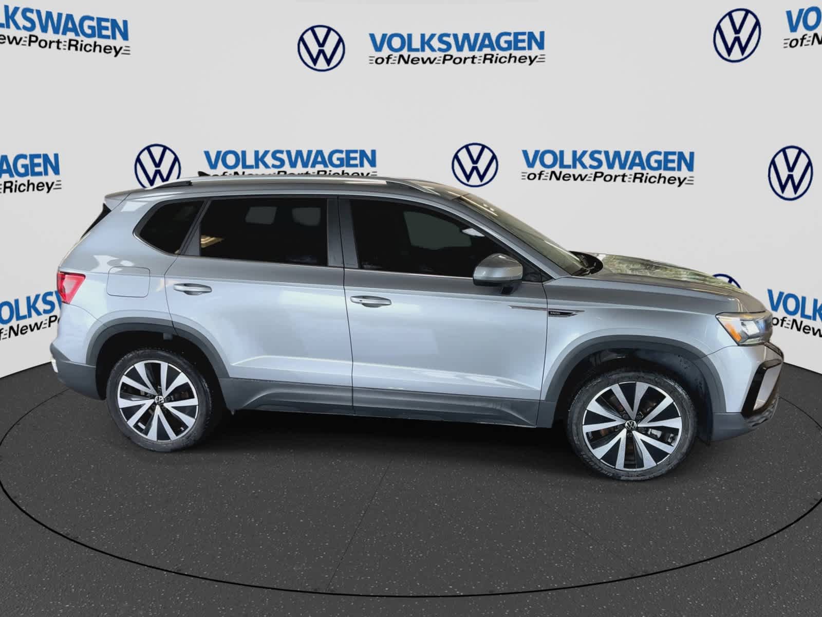 Used 2022 Volkswagen Taos SE FWD image 9
