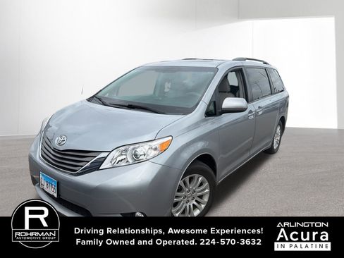 Used 2014 Toyota Sienna XLE image 1