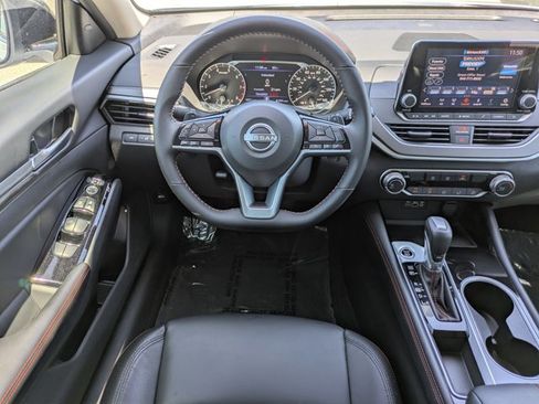 Certified 2025 Nissan Altima 2.5 SR FWD image 16