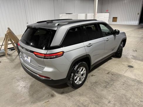 Used 2023 Jeep Grand Cherokee Limited image 40