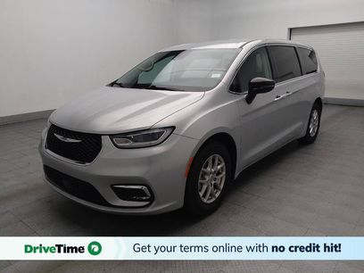 Used 2024 Chrysler Pacifica Touring-L
