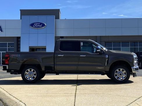 New 2026 Ford F250 Lariat w/ Chrome Package AWD/4WD image 2