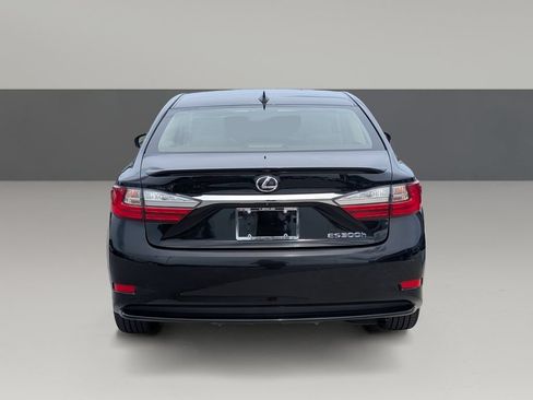Used 2016 Lexus ES 300h w/ Luxury Package w/Wood Trim FWD image 10