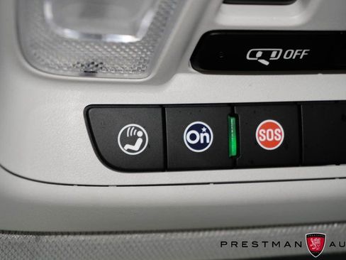 Used 2021 Chevrolet Traverse Premier image 35