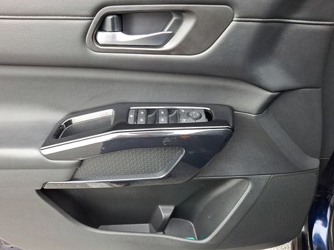 Used 2022 Nissan Pathfinder SV AWD/4WD image 13