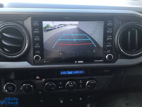 Used 2022 Toyota Tacoma TRD Off-Road image 38