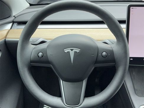 Used 2023 Tesla Model Y 2WD image 18